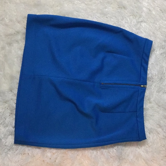 Blue skirt with gold zipper detail - Picture 2 of 3